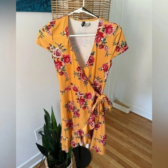 H&M Yellow Floral Wrap Dress / size 2 / mustard - Picture 1 of 4